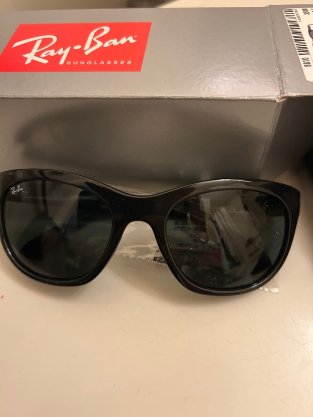 Rayban nwt black frame, green lens